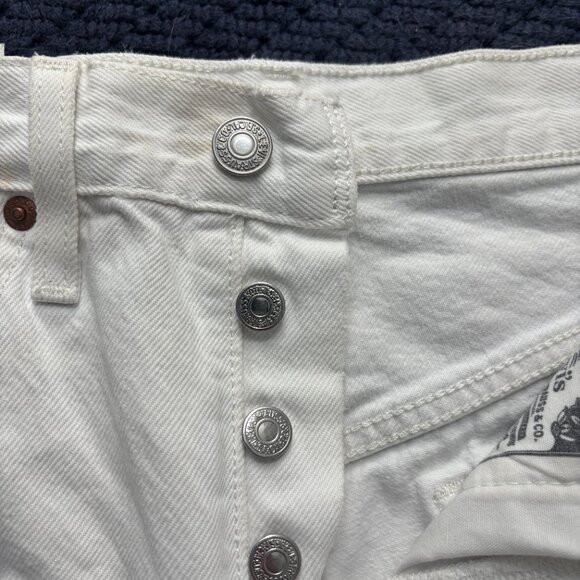 Levi’s White 501 Buttonfly Jean Shorts Size 26 - Picture 13 of 15